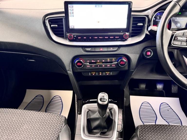 2020 Kia XCeed 1.4 T-GDi 3 FIVE DOOR 140 BHP + SAT NAV + REAR CAMERA + HEATED SEATS HATCHBACK Pet...