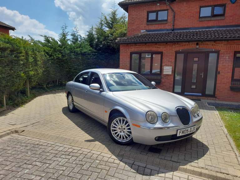 Jaguar S-Type, 2.5L V6 Petrol, Automatic, 4 doors, silver, 2005