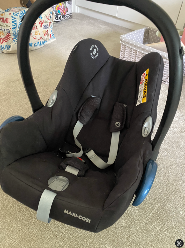 Maxi Cosi Cabriofix Baby Car seat + Yoyo attachment + mirror
