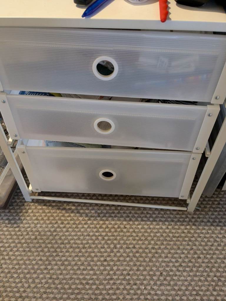 White set of drawers