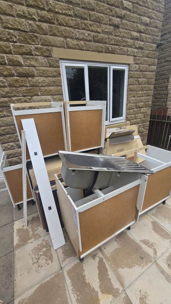 *FREE* Kitchen Units Various Sizes With Doors