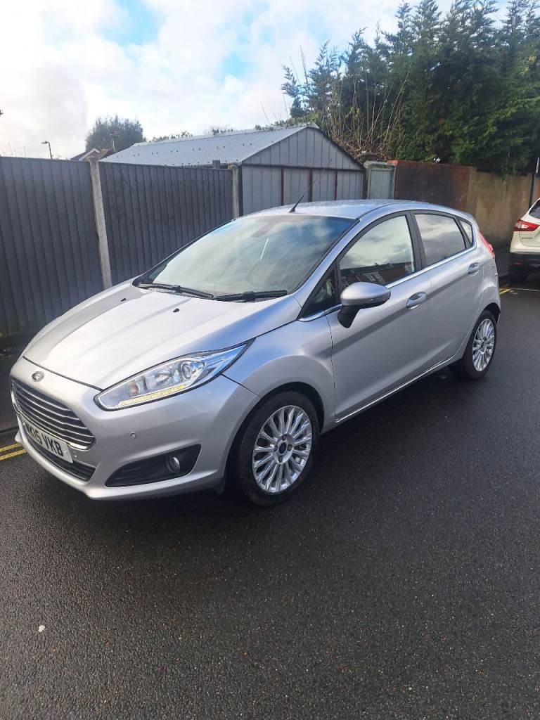 Top Spec Ford Fiesta, 1.0T Eco Boost Titanium, Hatchback, 2015, Manual, 998 (cc), 5 doors