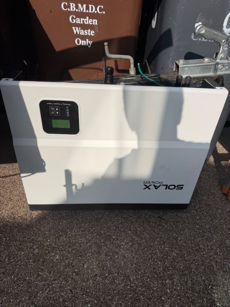 SOLAX X1-HYBRID-5.0-D Grid-Connected Photovoltaic Inverter - As Good As New