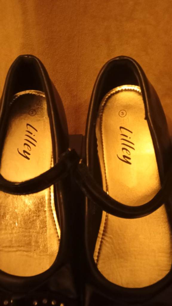 Girls school shoes size 3 new £5