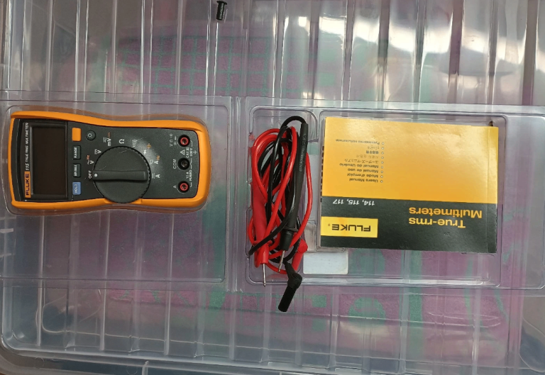 Fluke 115 True RMS Multimeter with Leads – Used