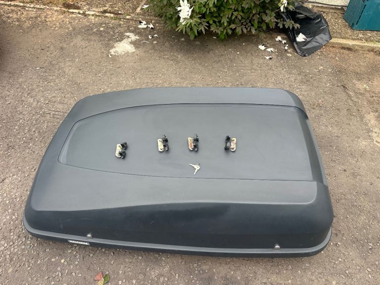 Halfords roof box 450L with fittings and keys £110
