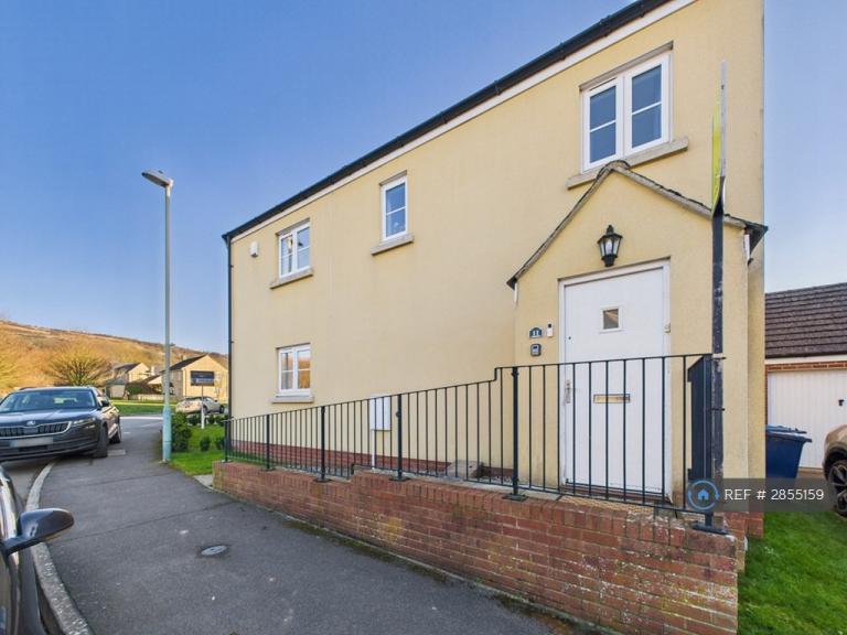 5 bedroom house in Desert Orchid Road, Prestbury, Cheltenham, GL52 (5 bed) (#2855159)