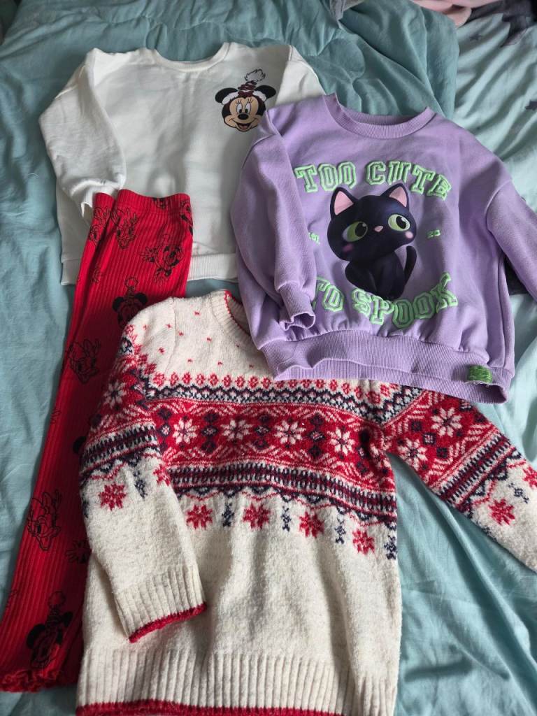 Aged 3-4 girls Halloween and Christmas clothes for sale 