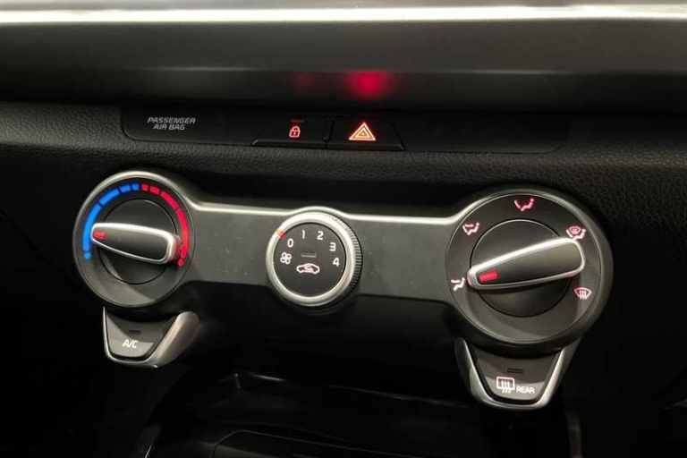 2022 Kia Rio 1.0 T-GDi 2 Hatchback 5dr Petrol DCT Euro 6 (s/s) (99 bhp) Hatchback Petrol Automatic