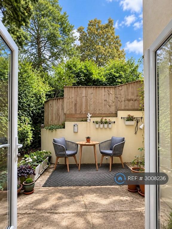 1 bedroom flat in The Sycamores, Bournemouth, BH4 (1 bed) (#3008236)