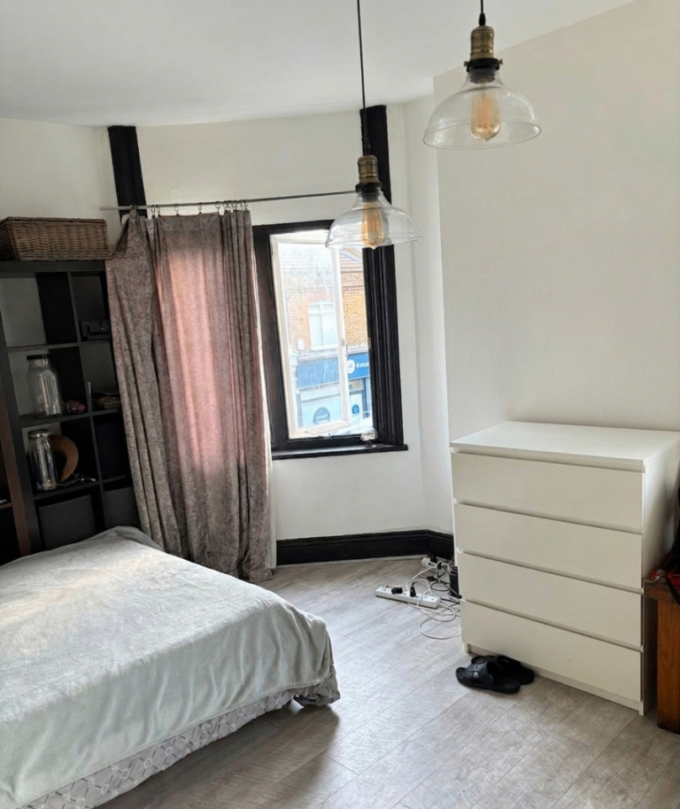 Furnished Studio flat to rent in - NW10