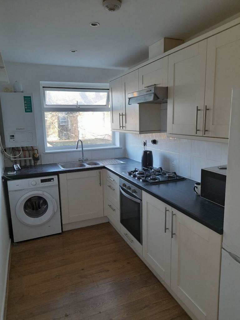 Two Bed Maisonette, Stratford E15