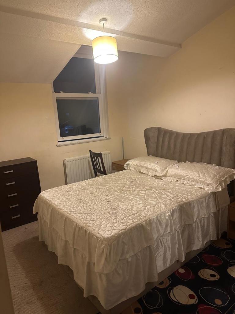VERY COMFORTABLE LARGE DOUBLE ROOM TO RENT IN BRIXTON SW9