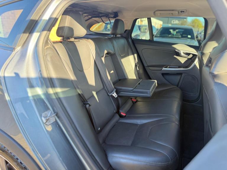 2017 Volvo V60 Cross Country 2.4 D4 Lux Nav Auto AWD Euro 6 (s/s) 5dr ESTATE Diesel Automatic