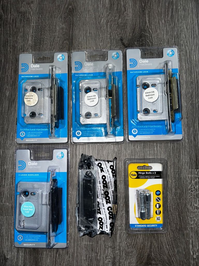 Door locks job lot x 5 and 1 x hinge bolts bnib