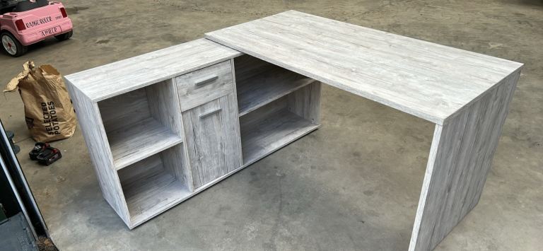 Corner desk 