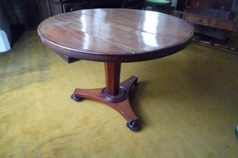 Victorian Round Dining Table – Attractive Octagonal Pedestal – 120cm