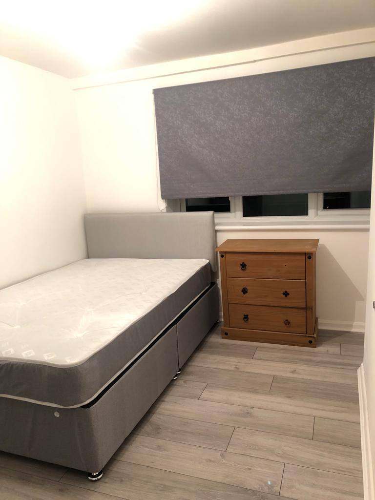 Room to Let in A nice Clean House - SS14 1QA, Basildon.