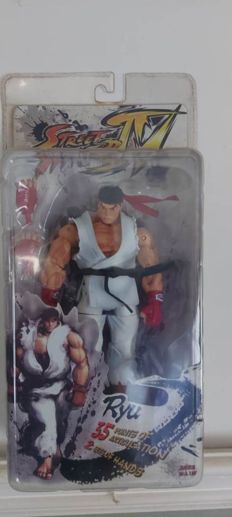  Street Fighter IV Round 1 - Action Figures & gears of war plus Assassin creed. MAKE ME A OFFER