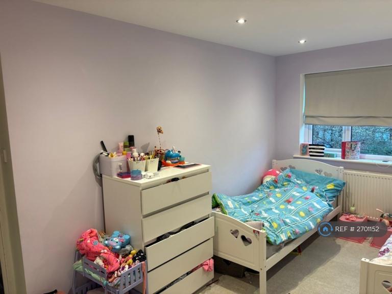 2 bedroom flat in Collingwood Place, Walton-On-Thames, KT12 (2 bed) (#2701152)