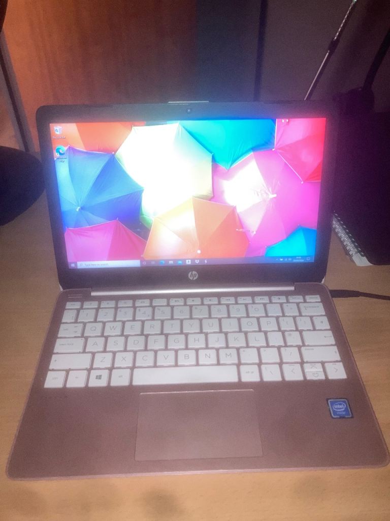 Windows HP Stream 11-ak0008nr Rose Pink small Laptop 32GB Notebook - Excellent condition