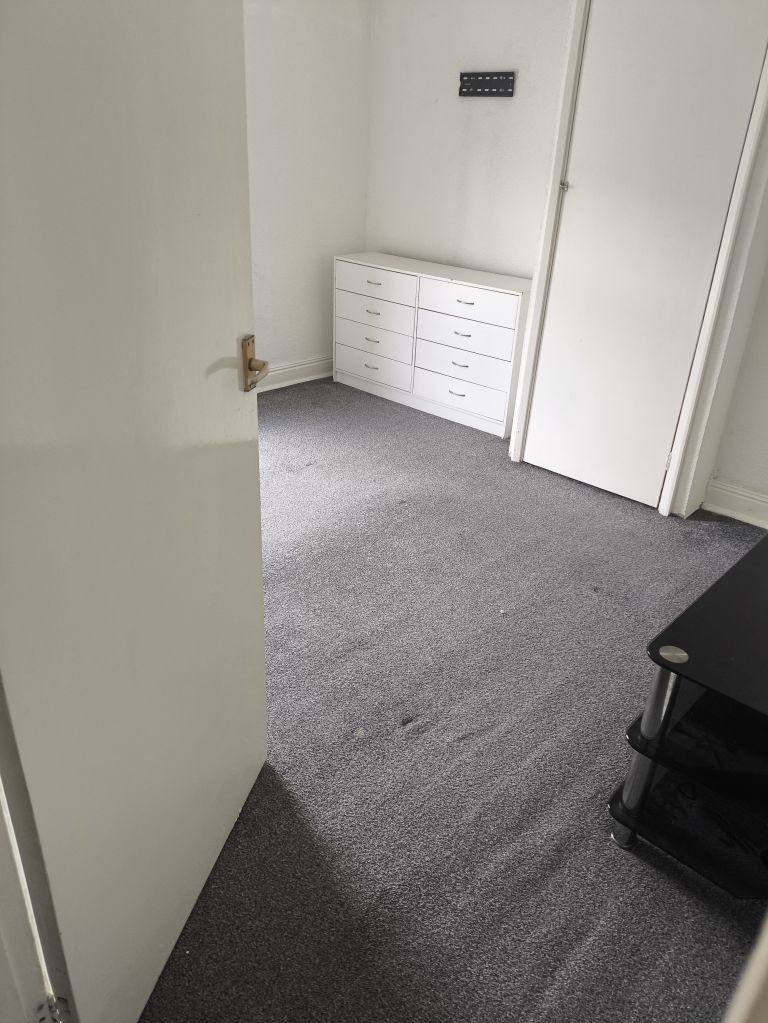 3 Bedroom Mid Terraced House 