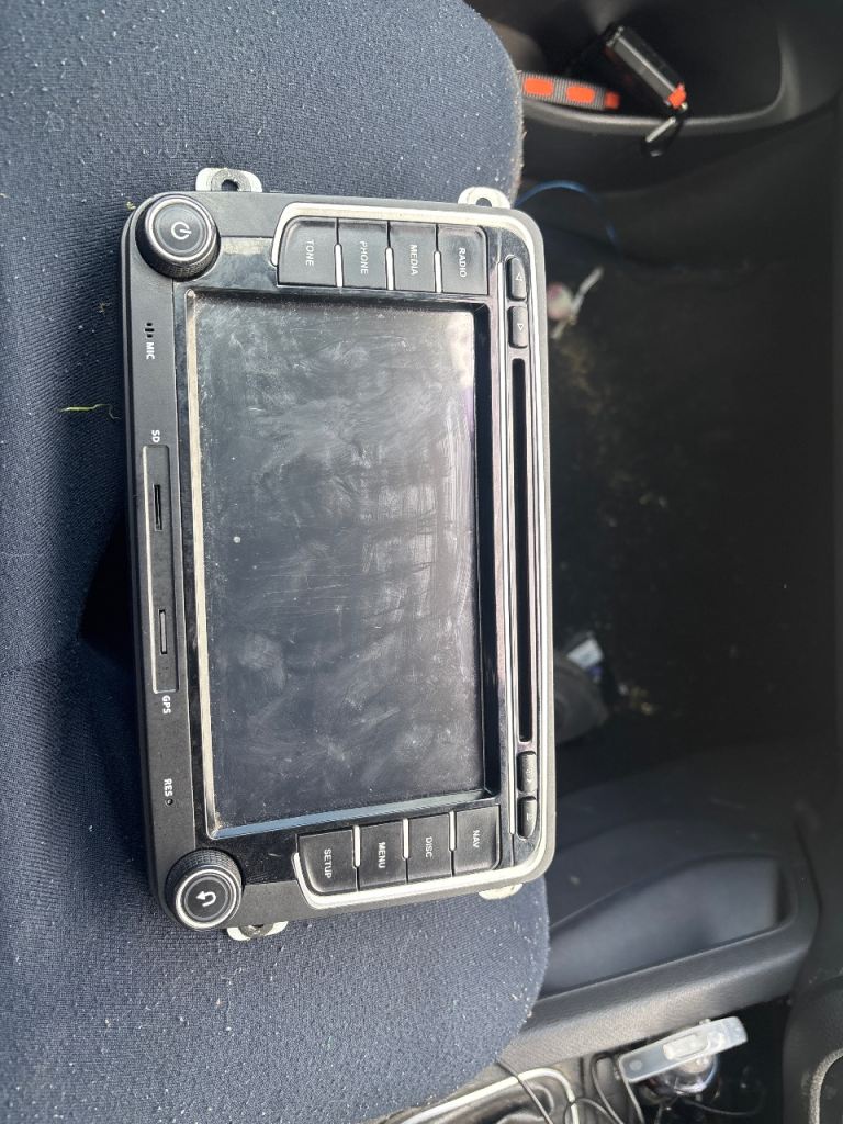 Car stero for a mk5 Volkswagen Golf 