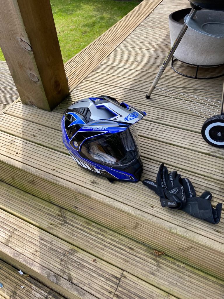 Moto x helmets 1 adult xl 1 small 