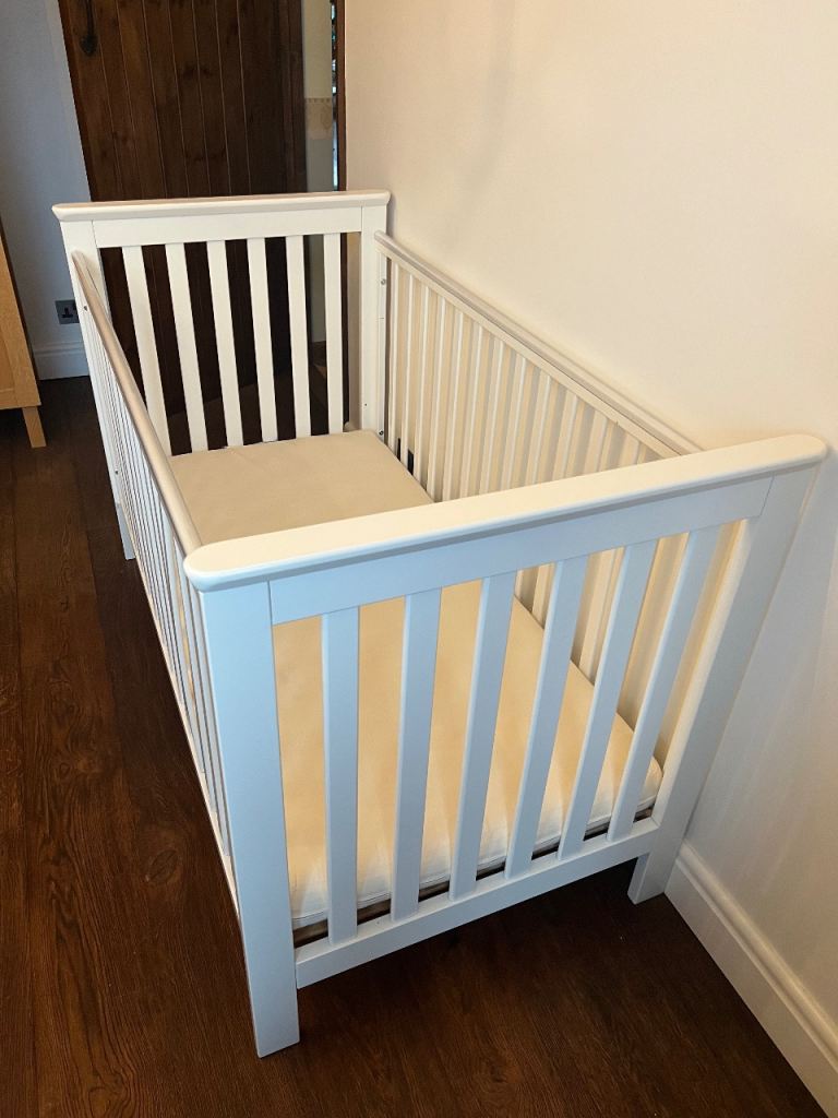 Cotbed, mattress and chest of drawers.