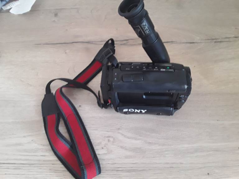              ☆☆ SONY VIDEO CAMERA RECORDER 8 + ALL ACCESSORIES ☆☆