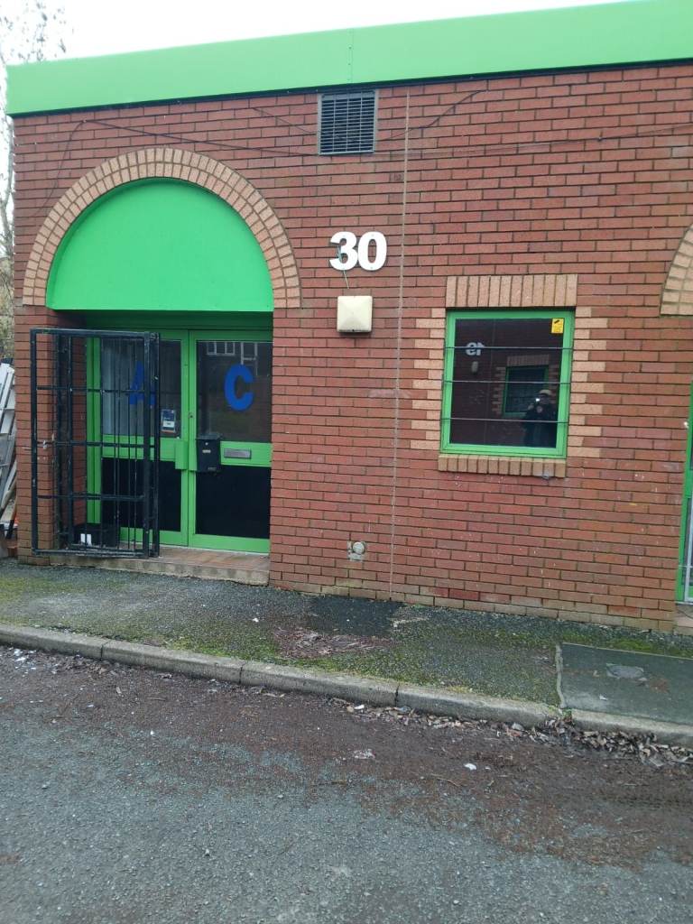Versatile 505 sq. ft. unit  to let on Vastre Industrial Estate Newtown. NO DEPOSIT!