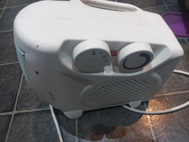 White Electric Fan Heater – Good Condition