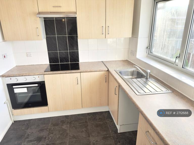 2 bedroom flat in Balmoral Grove, Hucknall, Nottingham, NG15 (2 bed) (#2712688)