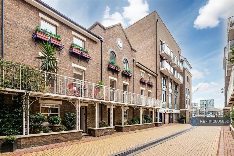 4 bedroom house in Coral Row, London, SW11 (4 bed) (#2806850)