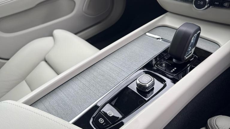 2025 Volvo V60 Plus, B4 Mild hybrid, Petrol, Dark ESTATE Petrol/Electric Hybrid Automatic