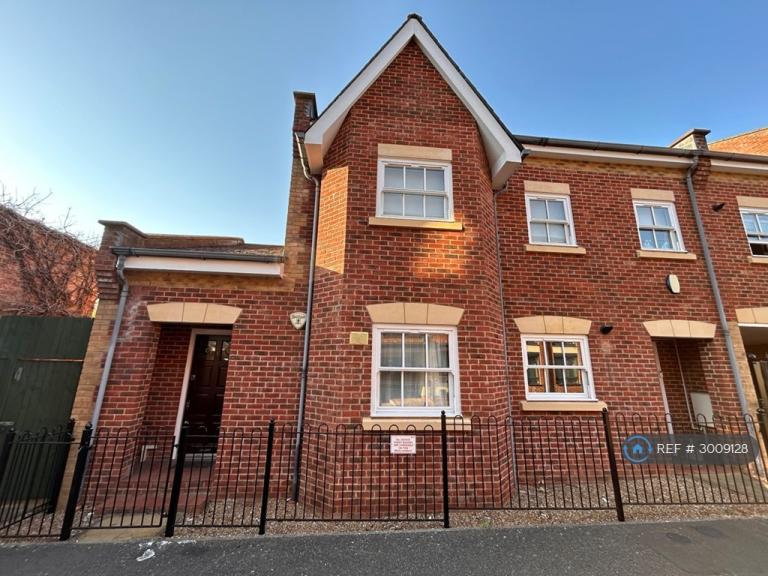 2 bedroom flat in Sandfield Court, Guildford, GU1 (2 bed) (#3009128)