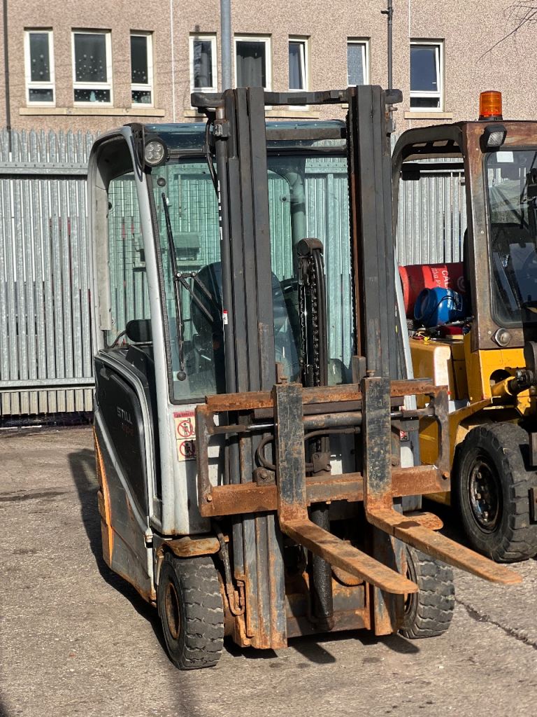 Forklift 