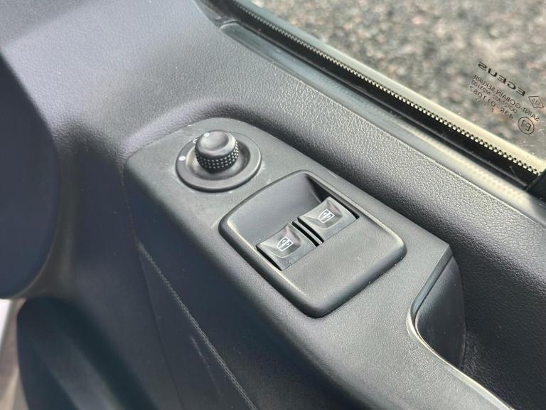 2017 Vauxhall Vivaro 1.6 CDTi 2900 BiTurbo ecoTEC Sportive Crew Van L2 H1 Euro 6 (s/s) 5dr (6 Se ...