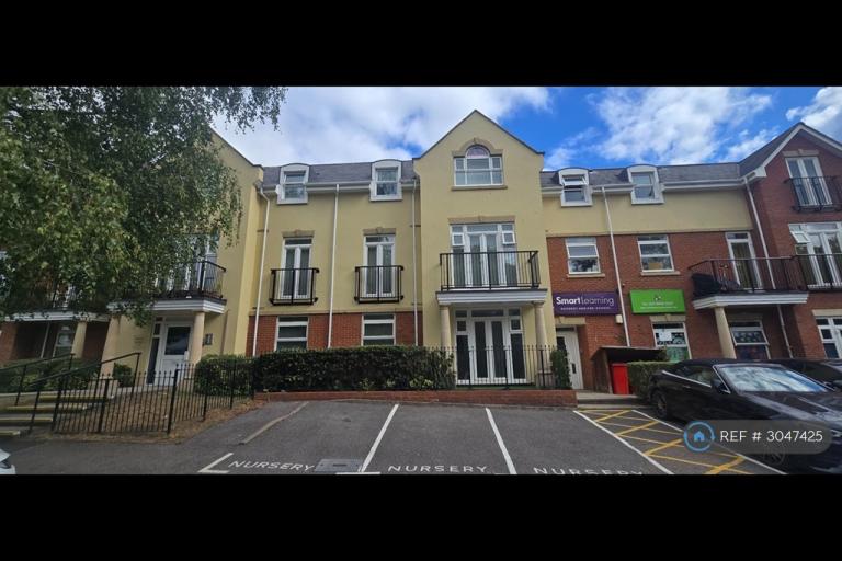 2 bedroom flat in Mayfair Court, Edgware, HA8 (2 bed) (#3047425)