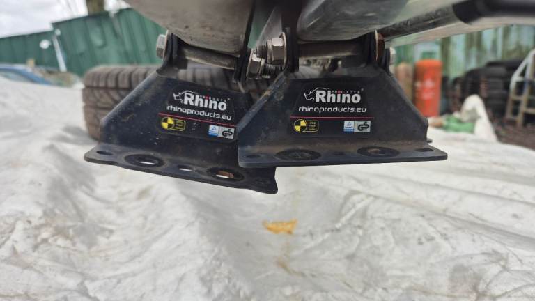 Transit custom roof bars