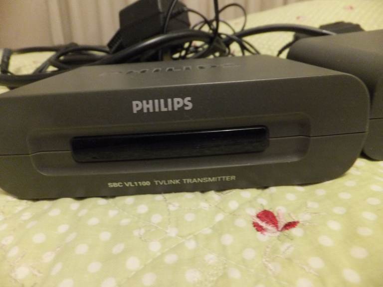 PHILIPS MODEL: SBC VL 1100 TV LINK - TRANSMITTER +RECEIVER + POWER PACKS - composite SCART