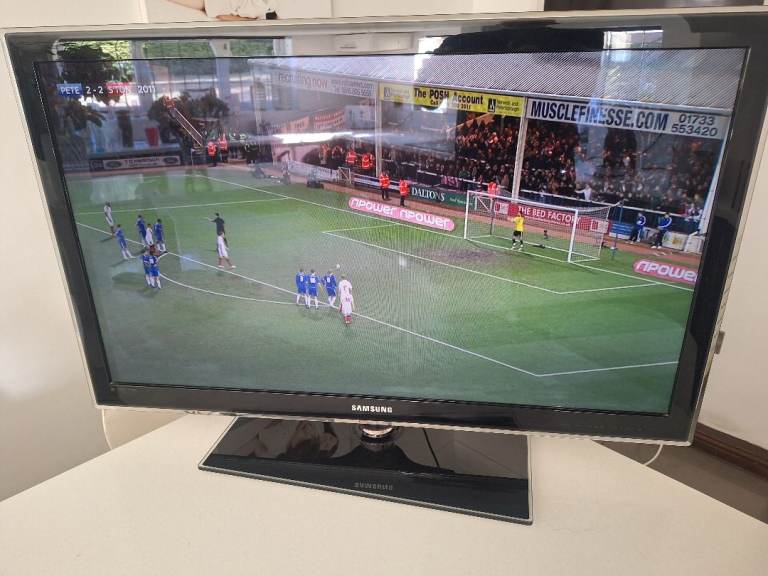 Samsung 40" TV (Read Description)