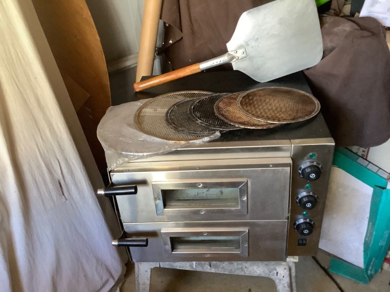 Electric twin pizza oven