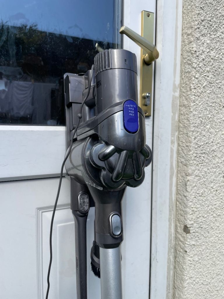 Dyson DC44 Cordless Vacuum Cleaner (Read description)