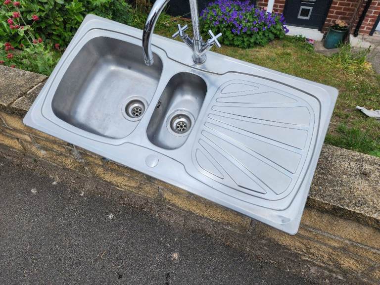 Stainless steel kitchen sink