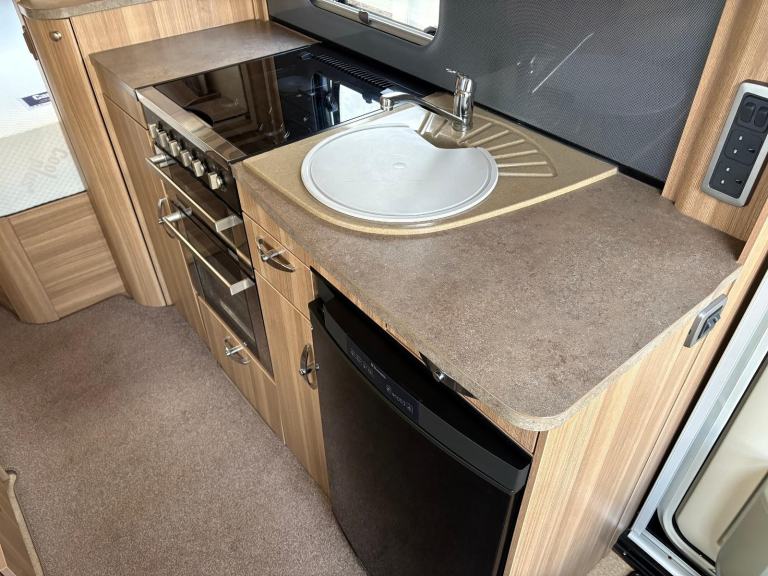 STERLING ECCLES AMETHYST -TWIN AXLE- FIXED BED + SIDE DINETTE + MOTORMOVER