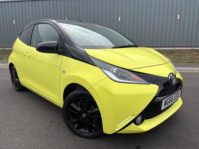  Toyota AYGO 1.0 VVT-i x-cite 3 Yellow Bi-Tone Euro 6 3dr Petrol Manual