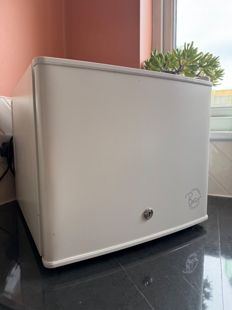 Mini fridge tabletop 
