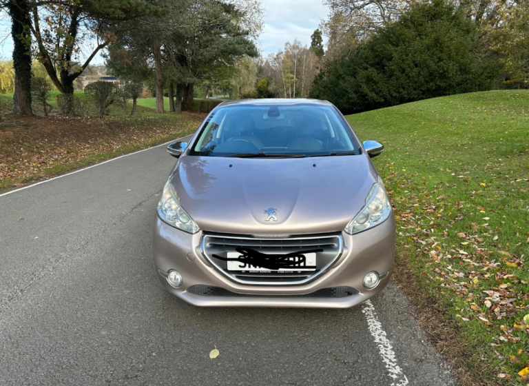 Peugeot, 208, Hatchback, 2013, Manual, 1199 (cc), 3 doors
