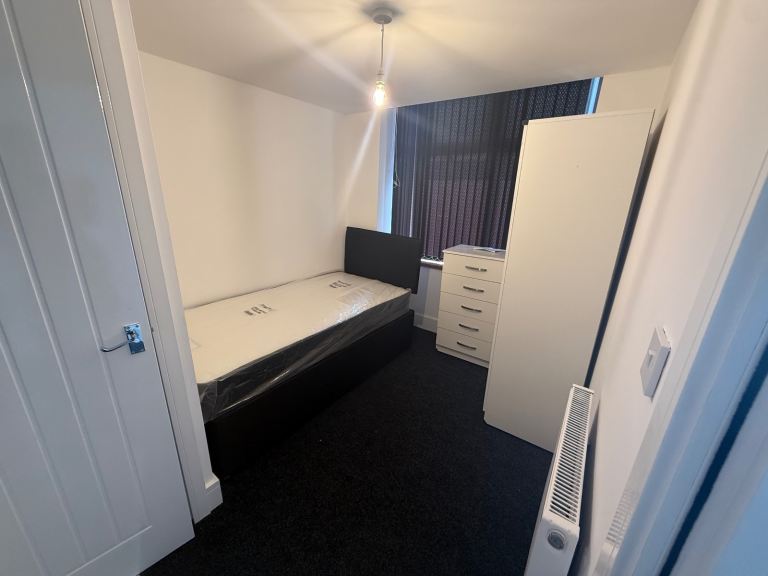 EN SUITE SELF CONTAINED ROOMS